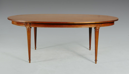 Mesa de comedor estilo Luis XVI en madera de caoba, moldada