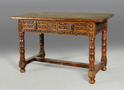 Bufete de madera de nogal tallada y torneada frente de tall