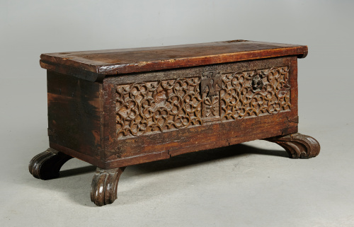 Arcón gótico de madera tallado, Trabajo español ff S.XV