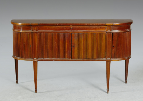 Aparador estilo Luis XVI en madera de caoba moldada y talla