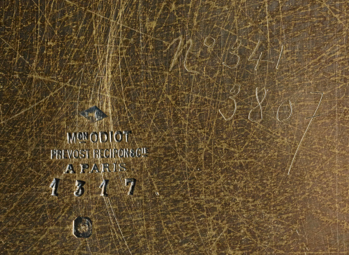 Licorera de plata dorada y vidrio tallado.Francia, Paris, 