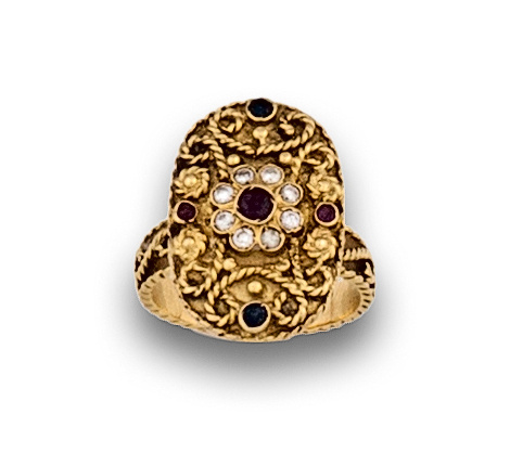 Sortija oriental de frente oval con flor central de brillan