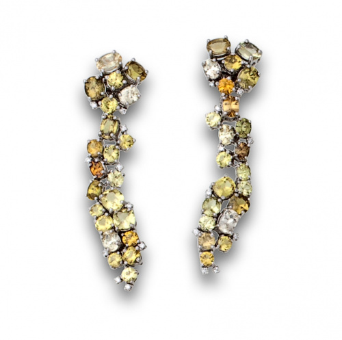 Pendientes largos con zafiros amarillos de distintos tonos 