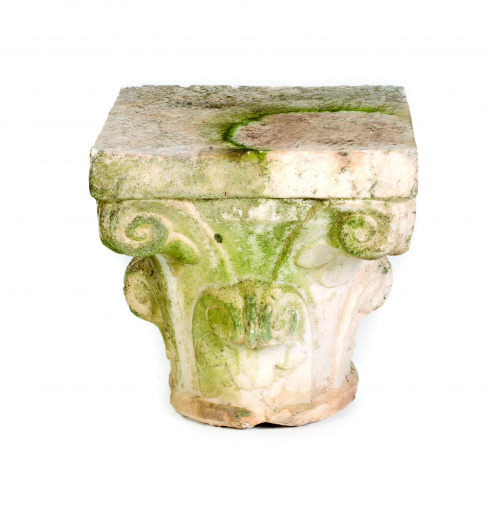 Capitel de “castañuela” en piedra tallada, S. XVI