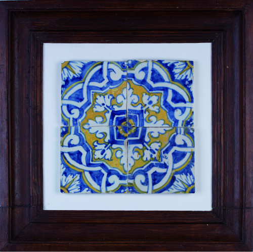 Conjunto de cuatro azulejos de cerámica esmaltada en azul d