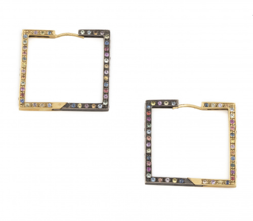Pendientes criollas cuadradas de zafiros multicolor en aro 
