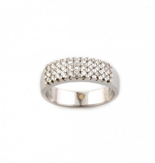 Sortija con pavé de brillantes que forman tres filas en oro