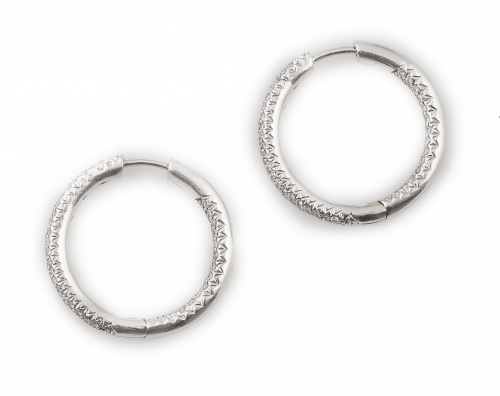 Pendientes criollas de sección cilíndrica con brillantes en