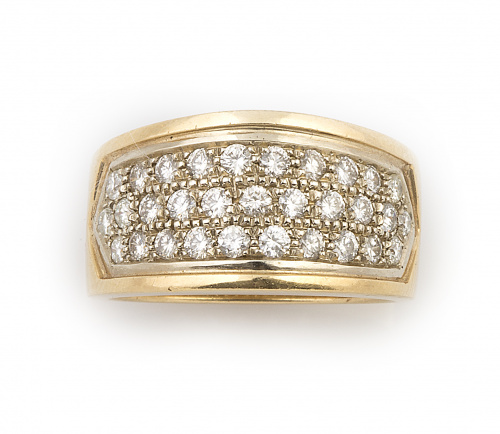 Sortija de pavé de brillantes en centro ligeramente elevado