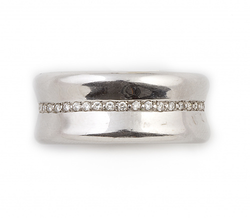 Sortija alianza completa de brillantes en montura ancha de 