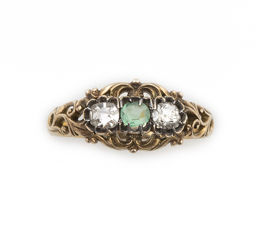 Sortija s.XIX con esmeralda entre dos brillantes de talla a