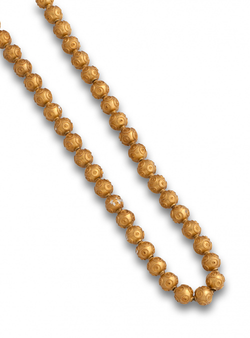 Collar portugés s.XIX con cuentas esféricas adornadas con f