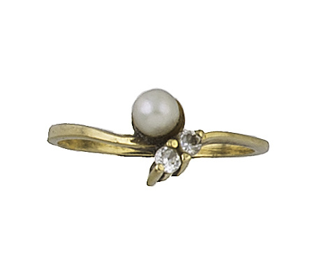 Sortija con dos brillantes y una perla en montura de frente