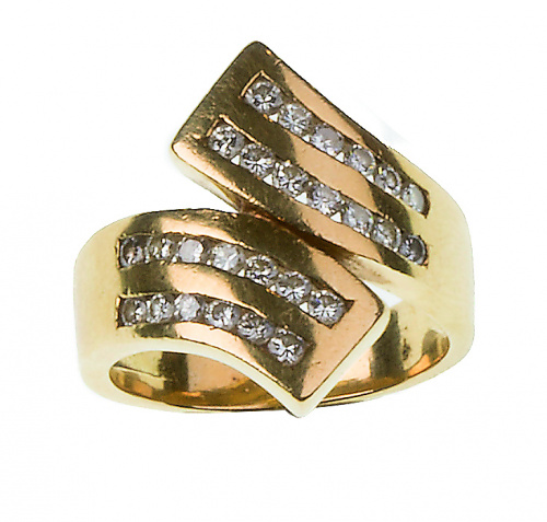 Sortija ancha de frente abierto con dos bandas de brillante