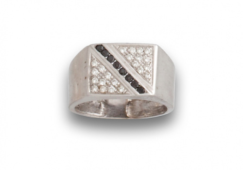 Sortija sello de brillantes con línea oblicua de zafiros ca