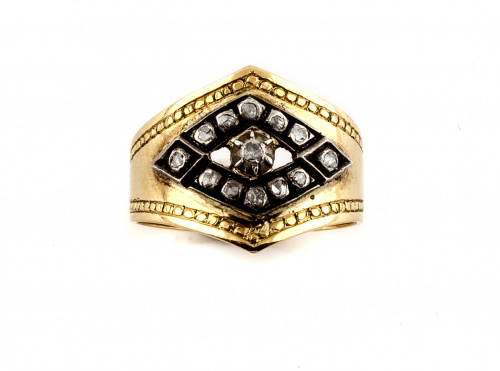 Sortija portuguesa de ff, S. XIX con rombo calado de diaman