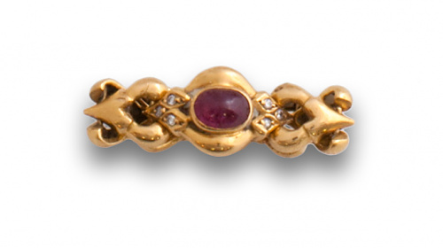 Sortija articulada con cabuchón de rubí  y tríos de brillan