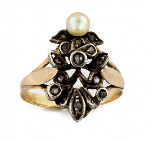 Sortija portuguesa de pp s XX con motivos florales de diama