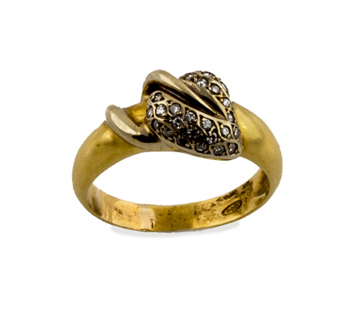 Sortija con hoja de pavé de brillantes sobre aro de oro ama