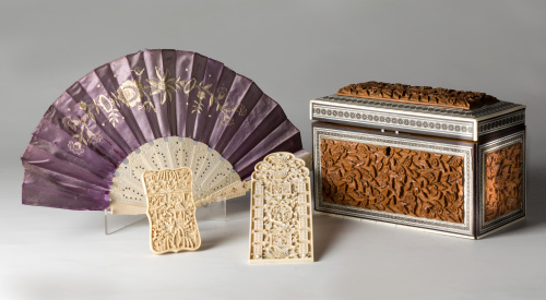 Abanico “belle époque” varillaje de marfil y lentejuelas de