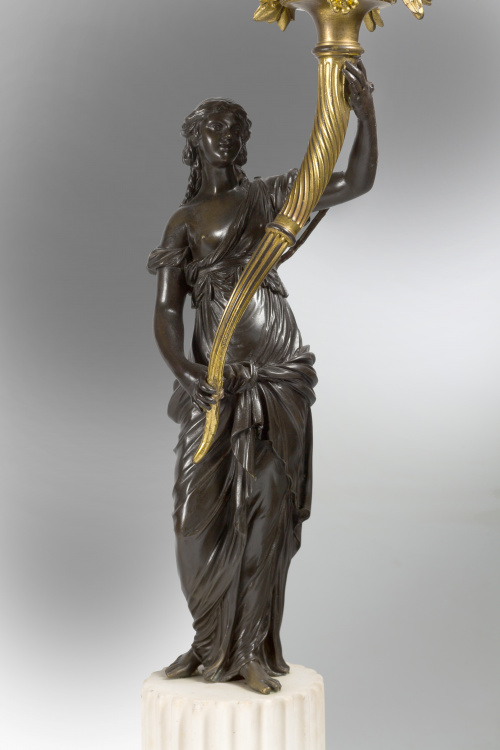 Pareja de candelabros de tres brazos de luz de bronce dorad