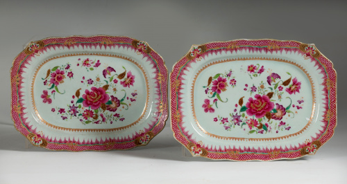 Pareja de fuentes de porcelana “Familia rosa”.Compañía de