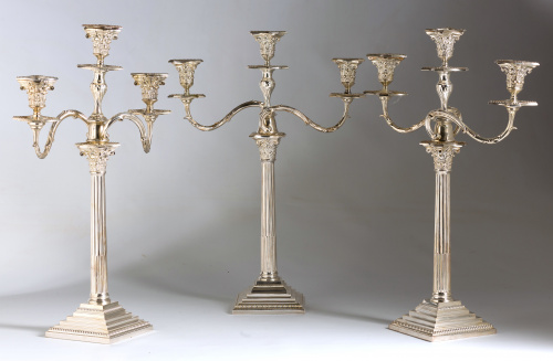 Tres candelabros - candeleros  victorianos  de estilo Jorge