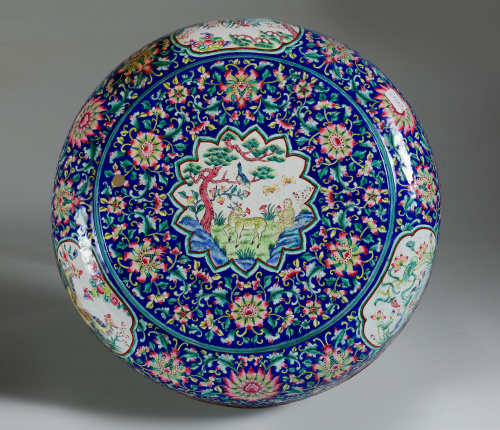 Caja de cobre con esmalte pintado con decoración de flores 