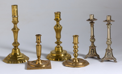 Juego de cuatro candeleros de bronce dorado.S. XVII - XVIII