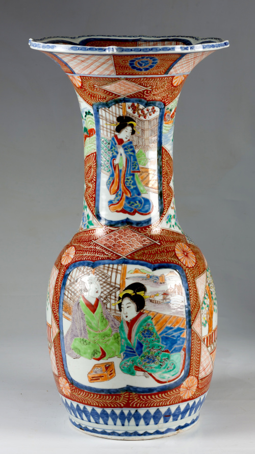 Jarrón Imari de porcelana esmaltada. Trabajo japonés, ffs.