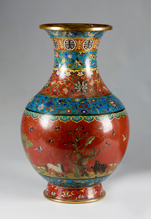Jarrón de esmalte cloisonné.Trabajo chino dinastía Qing, p