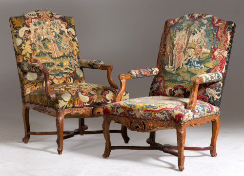 Pareja de butacas barrocas con tapicería “gross point” una,