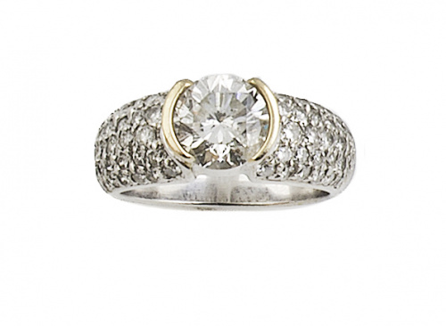 Sortija con solitario central de 1,60 ct aprox en montura c