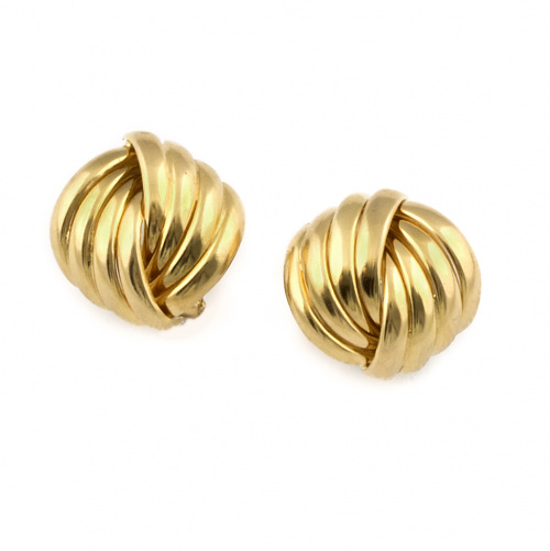 Pendientes con diseño de nudo de bandas gallonadas en oro a