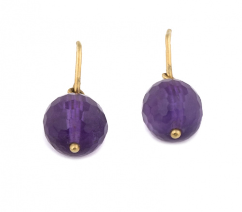 Pendientes largos con amatista redonda facetada de 10 mm., 