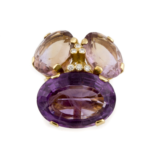 Original sortija con tres amatistas ovales de gran tamaño c