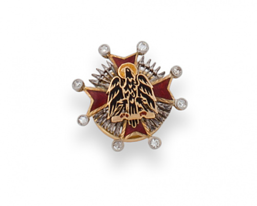 Pin militar con águila sobre cruz de malta en oro de 18K, c