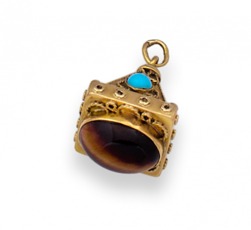 Colgante charm prismático en oro de 18K.