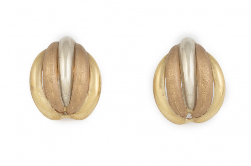 Pendientes con cinco bandas gallonadas en oro tricolor bril