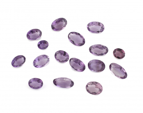Lote de 16 amatistas de talla oval de diferentes tamaños qu