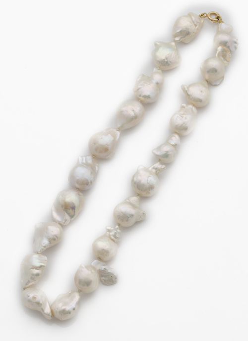 Collar con 19 de perlas barrocas australianas y cierre en o