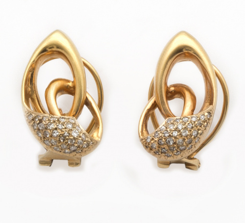 Pendientes con pavé de brillantes con diseño de nudo en oro