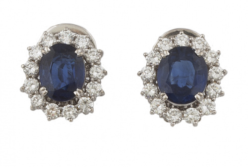 Pendientes de zafiros ovales que suman 8,50 ct orlados bril