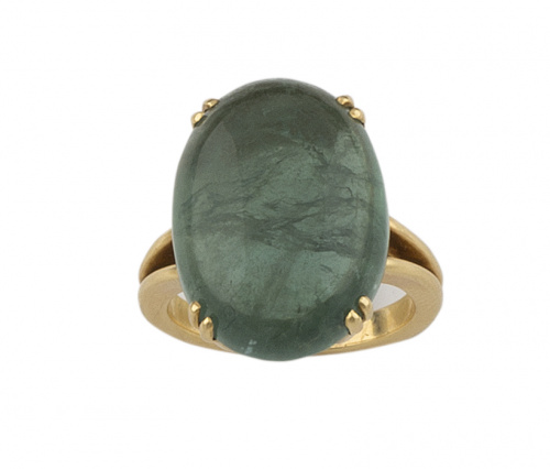 Sortija con gran cabuchón de turmalina verde en oro amarill