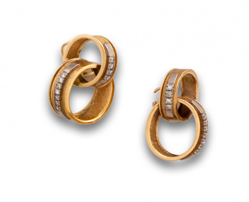 Pendientes años 50 con dos aros entrelazados con arcos de b