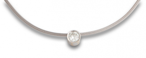 Colgante con brillante en chatón con un peso estimado de 2,