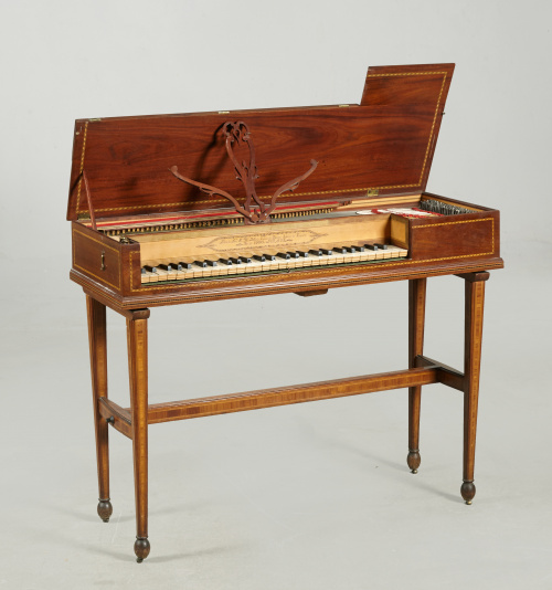 Excelente pianoforte de caoba y limoncillo, (Nº571) , con c