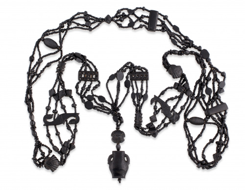 Collar de peregrino en azabache s.XVII con tres hilos de cu