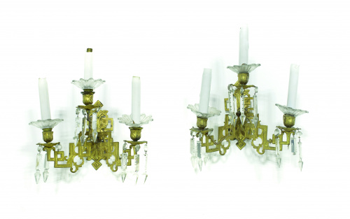 Pareja de apliques de tres brazos de luz de metal dorado, d