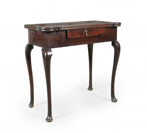 Mesa de juego estilo reina Ana en madera de nogal con cajón